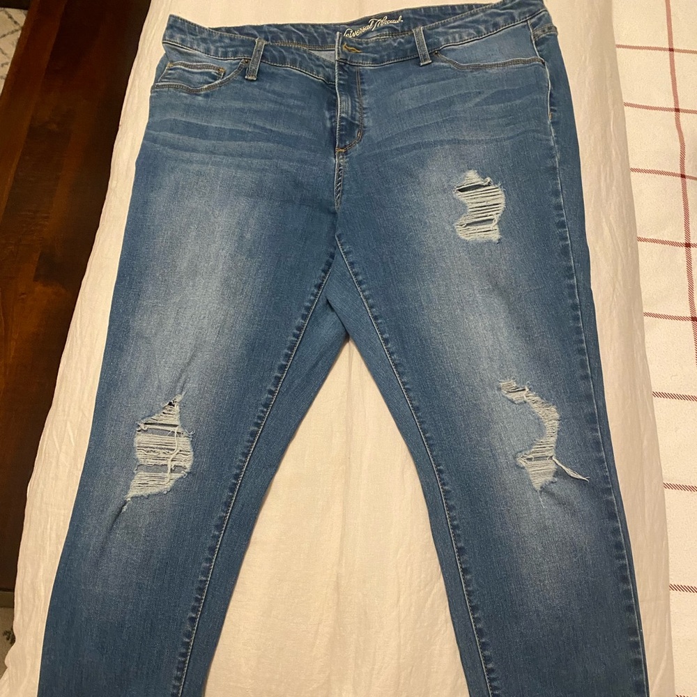 Universal Thread Jeans